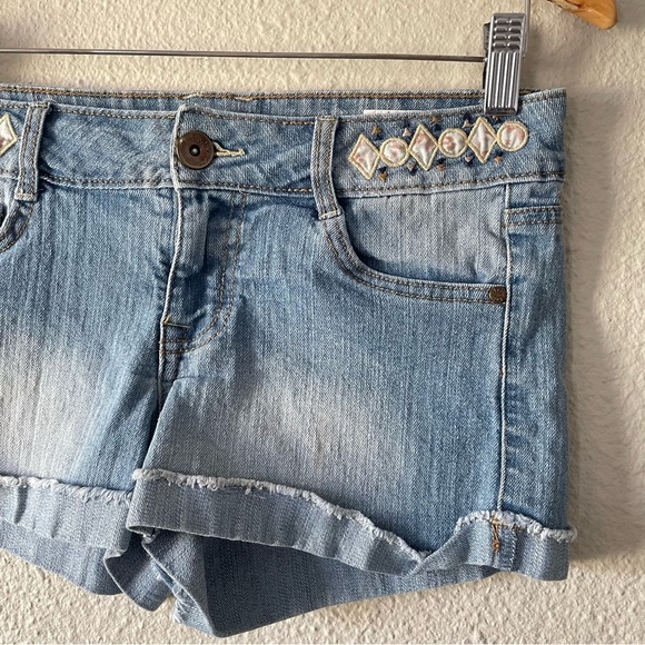 VTG L.E.I. Ashley Low Rise Micro Mini Shorts Junior 7 Light Wash Embroidered Y2K - Picture 5 of 15